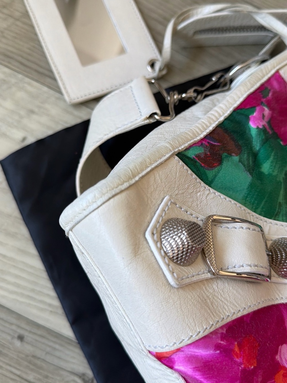 Authentic Balenciaga white & pink floral print city bag in medium size - Picture 5 of 7